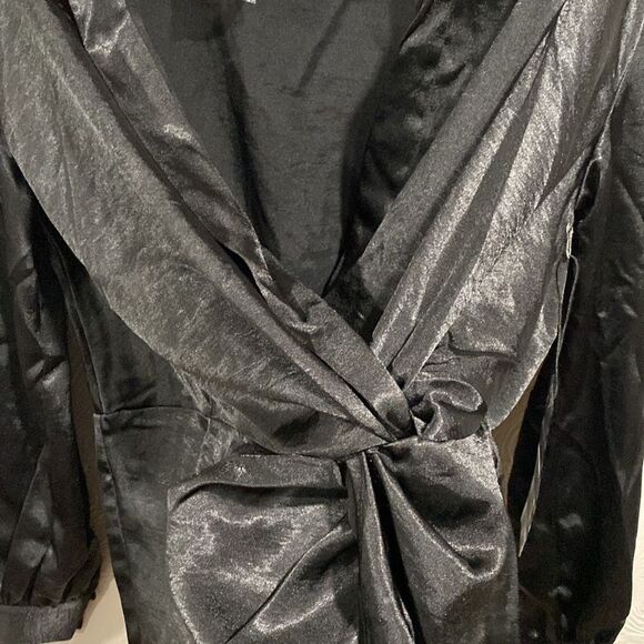 HYFVE Black Silky Deep V-Neck Blouse NWT size medium - Picture 3 of 6